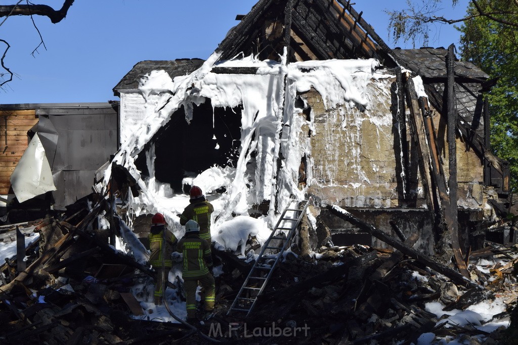 Grossfeuer Einfamilienhaus Siegburg Muehlengrabenstr P1414.JPG - Miklos Laubert